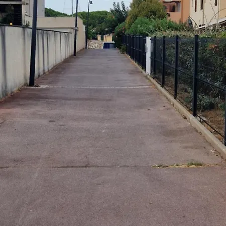 Sapcieux T2 Avec Parking Privatif Proche Du Port Et Les Pieds Dans L'eau Сен-Сиприен